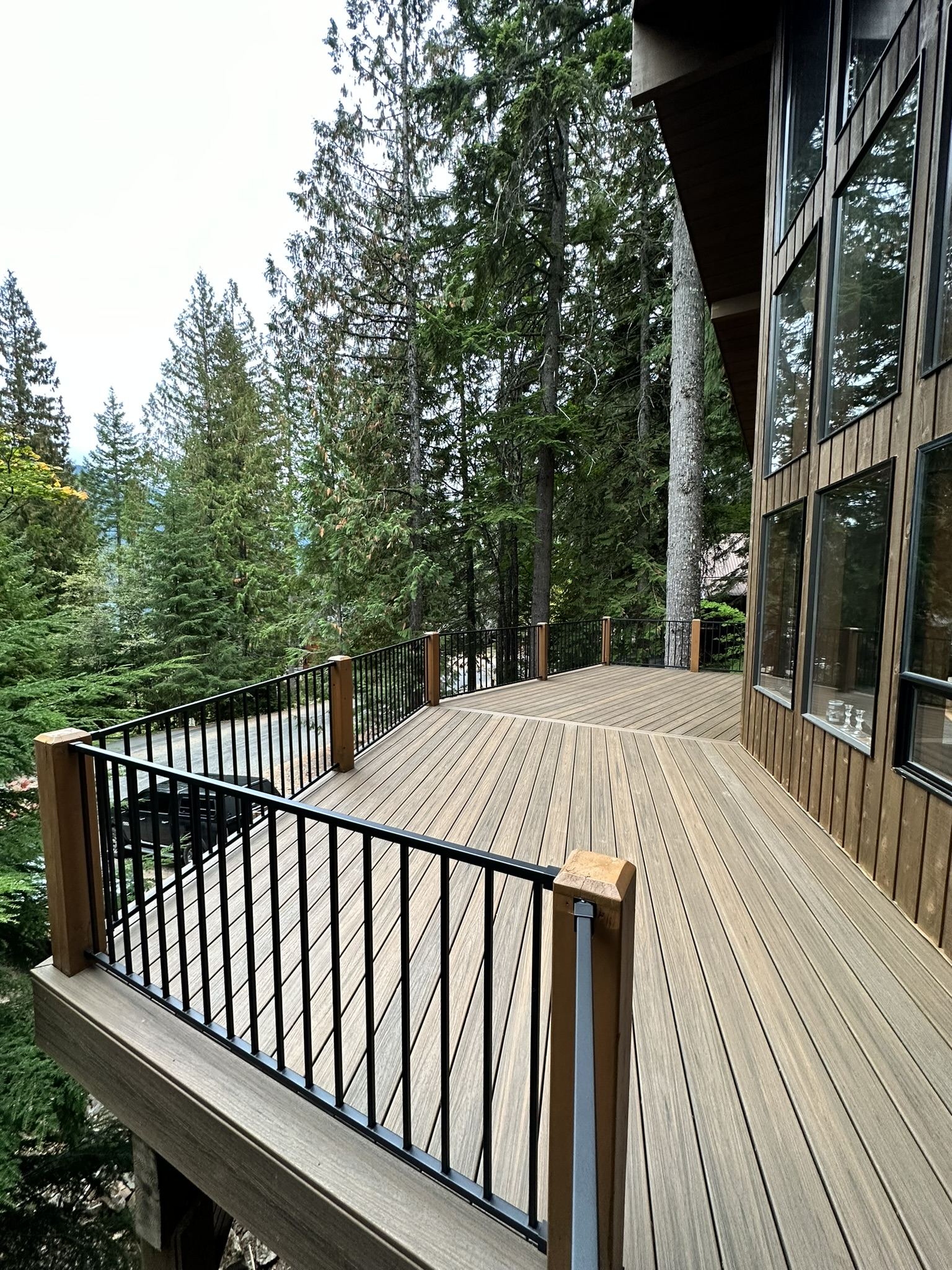 Wraparound composite deck with black metal railing